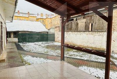 Casă cu 10 camere cu Teren 760 Mp în Central - 8