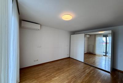 Apartament cu 4 camere semidecomandat, mobilat în Băneasa