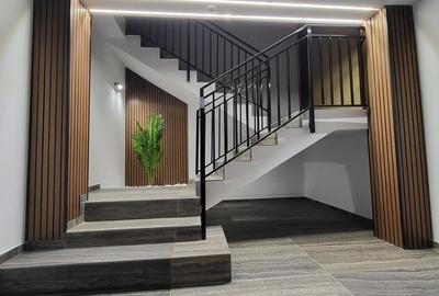 Bloc Nou. Etaj 1. Decomandat. Bucatarie Inchisa. Asfalt - 13