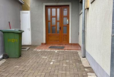 Spațiu comercial, de 200 mp, în Central - 3