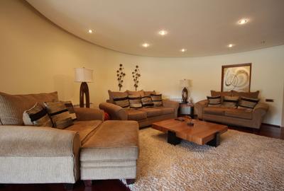 O casa deosebita cu Piscina - 15