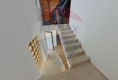 Casă cu 5 camere cu Teren 2688 Mp în Piatra - 6