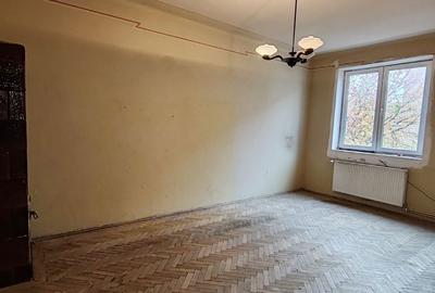 Apartament cu 3 camere în Triaj