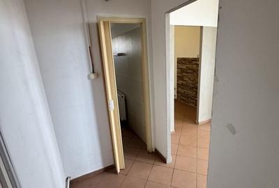 Spațiu comercial, de 50 mp, în Central - 3