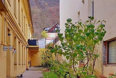 Apartament cu 4 camere decomandat, mobilat în Central