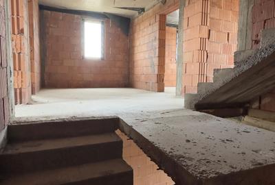 Casă cu 4 camere în Șimian - 2