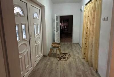 Casă cu 3 camere decomandat cu Teren 200 Mp în Central - 3
