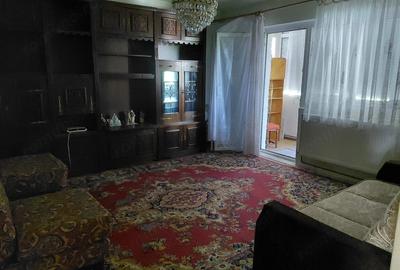 Apartament cu 3 camere decomandat în Complex Studențesc