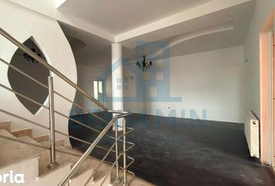 Casă cu 5 camere decomandat cu Teren 244 Mp în Central