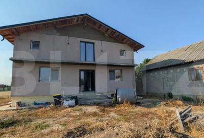 Casă cu 7 camere cu Teren 1790 Mp în Bungetu - 8