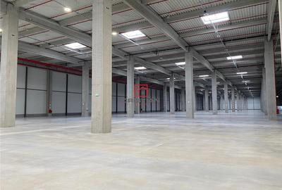 Spațiu comercial, de 5,000 mp, în Central - 14