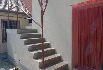 Casa de vanzare cu etaj in zona Lazaret (doua corpuri de cladiri) Casa de vanzare cu etaj in zona Lazaret (doua corpuri de cladiri) - 4