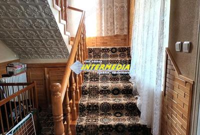 Casă cu 4 camere cu Teren 800 Mp în Cetate - 3