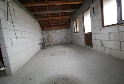 Casă cu 6 camere cu Teren 1002 Mp în Albeni - 2