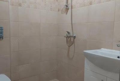 Spre inchiriere un apartamentde 3 camere in zona Decebal - 2