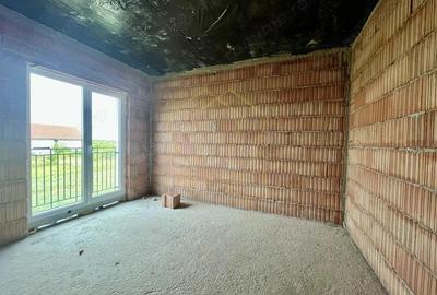 Casă cu 4 camere cu Teren 312 Mp în Moșnița Nouă