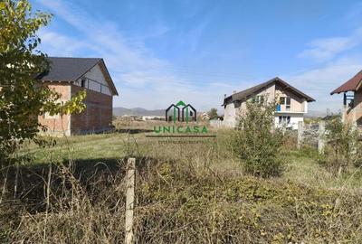 Teren de 2407 mp, în Mihăești - 1