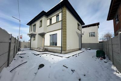 Casă individuală cu 4 camere cu Canalizare în Central
