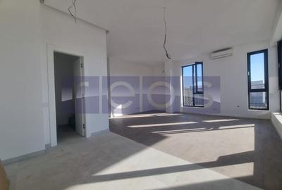 Penthouse cu 2 camere decomandat în Timpuri Noi