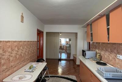 Apartament 3 camere, două băi , etaj4/10, Nufărul , Oradea. - 4
