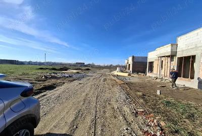 Loturi 400 mp utili, deschidere 20 ml, drum 11 ml, langa vile in constructie