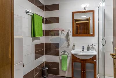EXCLUSIV! Vila cu 7 camere, teren 7535mp, Risca, Comision 0% - 18
