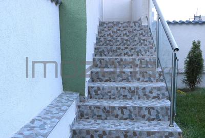 3 CAMERE LA PARTER CU CURTE PROPRIE DE 57MP,  2 BAI, POZITIE PE SUD, COMISION 0% - 48