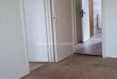 Apartament trei camere etaj 2 nemobilat 9 Mai vis - a - vis de Sportiv - 6