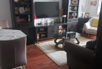 Apartament cu 3 camere decomandat, mobilat în Trocadero