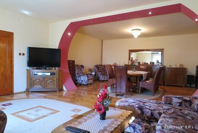 Casă cu 5 camere cu Teren 450 Mp în Grădiște