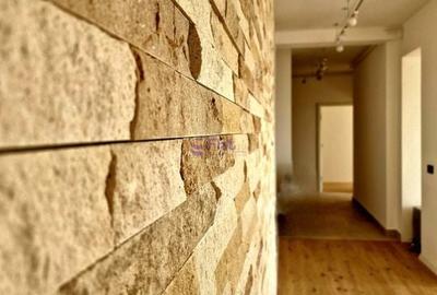 Comision 0 Penthouse 3 Camere 104 mp.  Terasa 43 mp. Tractorul - 12