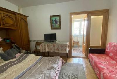 Garsoniera vis a vis de Hala Centrala, etaj 2 - 5