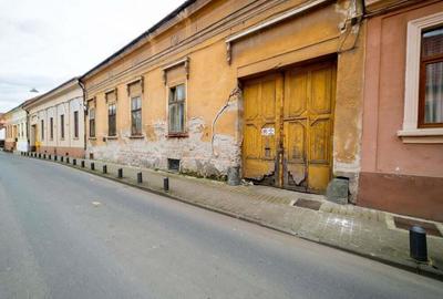 Casa ultracentrala cu teren de 1.474 mp Arad - 1