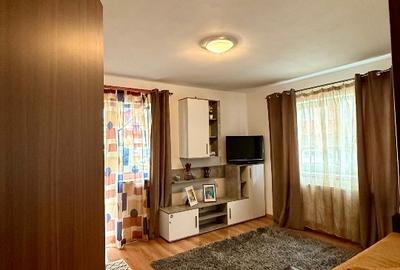 Studio decomandat cu terasă și loc de parcare  42 m², de închiriat în SubCetate - 2