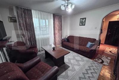 Apartament cu 3 camere semidecomandat în Central - 1