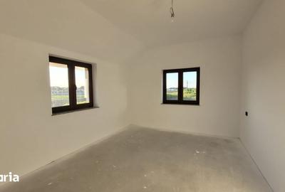 Casă cu 4 camere cu Teren 1000 Mp în Odoreu - 3