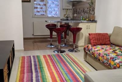 Apartament cu 2 camere decomandat, mobilat în Central