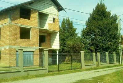 Casă cu 7 camere în Exterior Vest