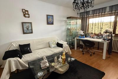 Apartament cu 2 camere semidecomandat în Casa de Cultură