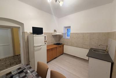 Casă cu 3 camere cu Teren 600 Mp în Central