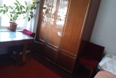 Inchiriez in Tudor, apartament cu 2 camere, et.1, decomandat, CT. proprie, mobil - 4