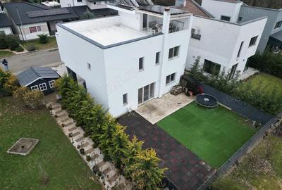 Casă cu Teren 250 Mp în Grădiște - 2