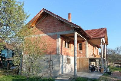 Casă cu Teren 600 Mp în Central - 3