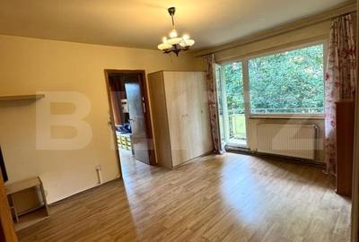 Apartament de vanzare, 3 camere, 65 mp, etaj intermediar, zona Calea Bucuresti