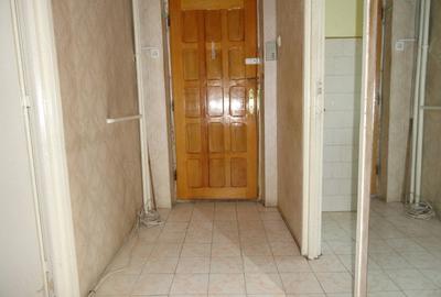 Apartament cu 3 camere semidecomandat în Central - 1