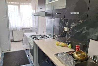 Apartament cu 2 camere decomandat în Tractorul
