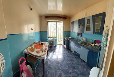 Apartament cu 3 camere decomandat, mobilat în Berceni