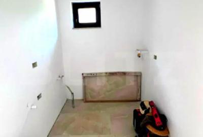 Casă cu 3 camere cu Teren 450 Mp în Central - 2