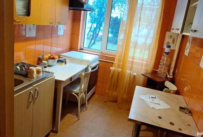 Apartament cu 4 camere semidecomandat în Brâncoveanu