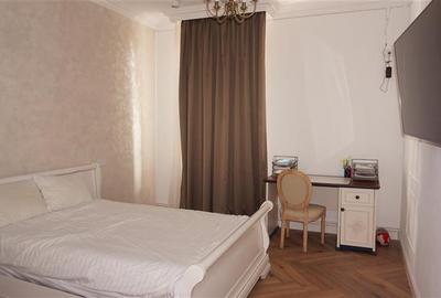 Casă individuală cu 10 camere cu Canalizare în Malu Mare - 16